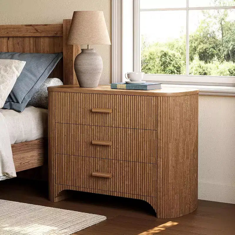 Tribesigns Grande Table de Chevet avec 3 Tiroirs, Table de Nuit Surdimensionnée Moderne pour Chambre à Coucher, avec Panneau à Rayures Cannelées et Dos Fermé, Marron Foncé