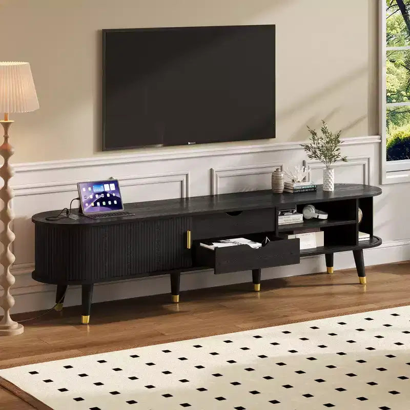 Meuble TV en bois avec porte tambour coulissante pour téléviseur de 80 pouces, meuble de rangement TV cannelé avec poignée dorée, console de meuble TV ovale