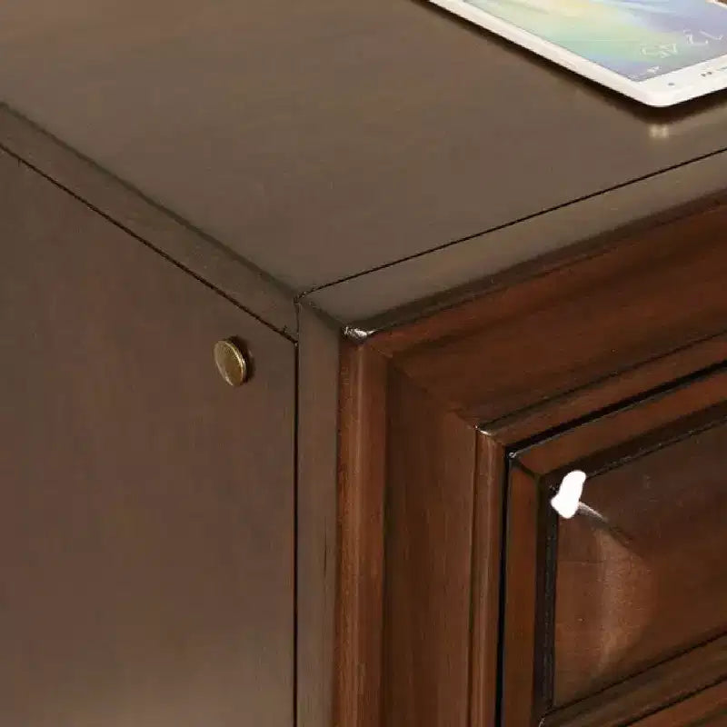 Table de chevet en bois Royal Hampton avec 3 tiroirs, couleur cerisier marron