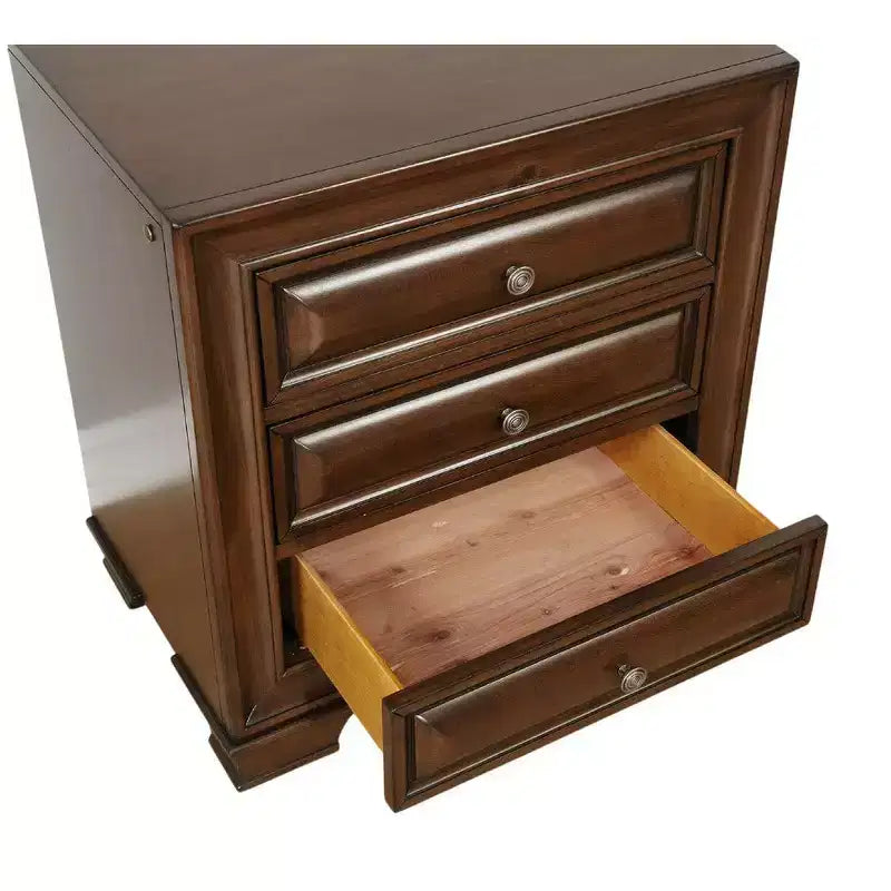 Table de chevet en bois Royal Hampton avec 3 tiroirs, couleur cerisier marron