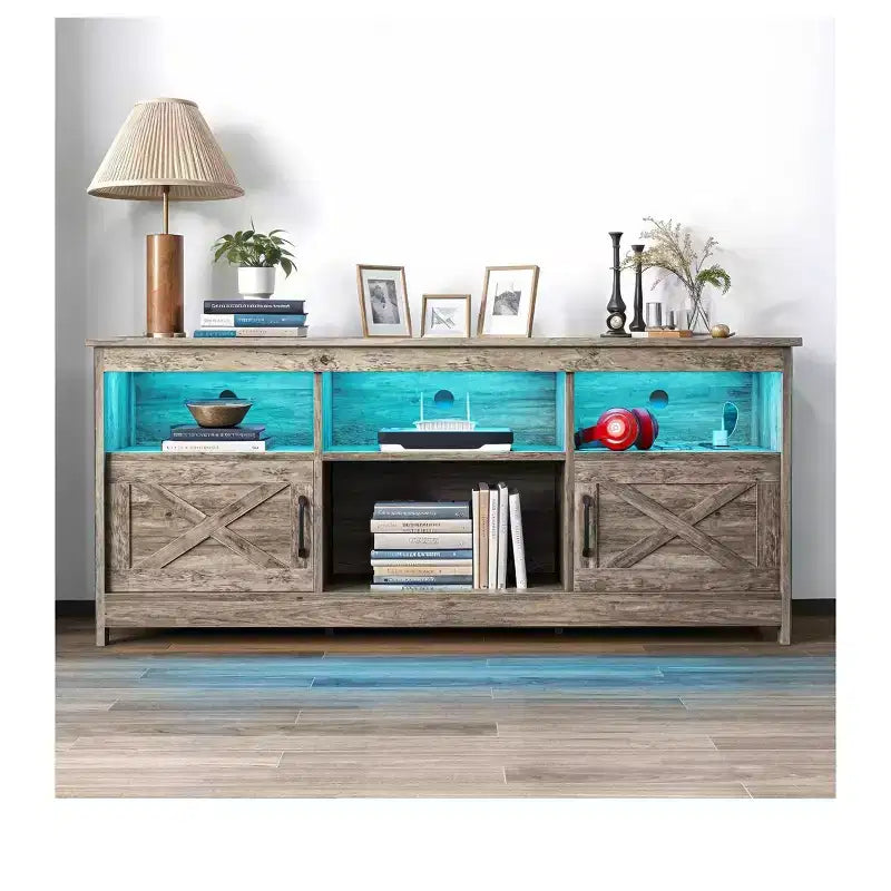 Meuble TV de ferme pour téléviseurs de 65 pouces, meuble TV LED avec armoires, prise de courant, console multimédia pour salon, gris délavé